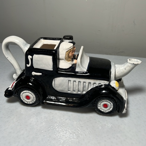 Vintage Ceramic Just Married Car Teapot, by Cardinal, 1995 - Picture 4 of 10